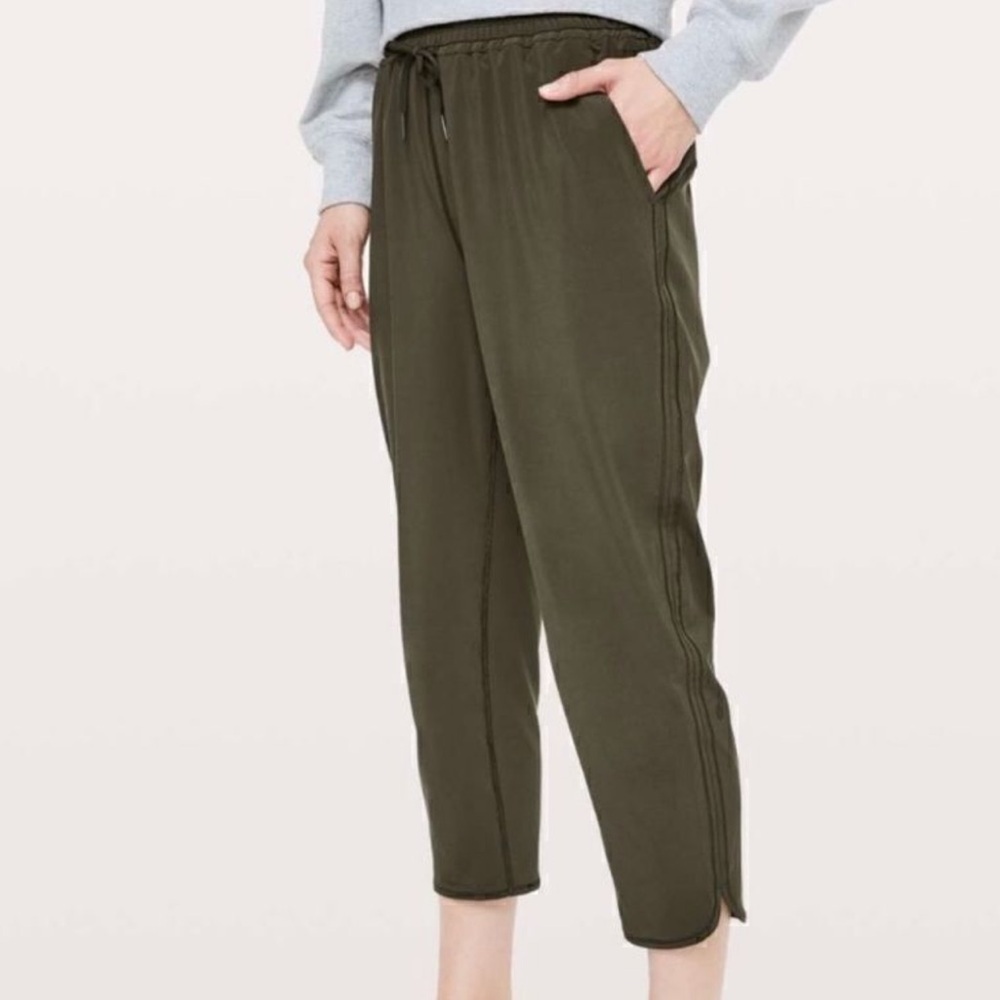 Lululemon Keep It Classic Crop 23" in Dark Olive Size 12